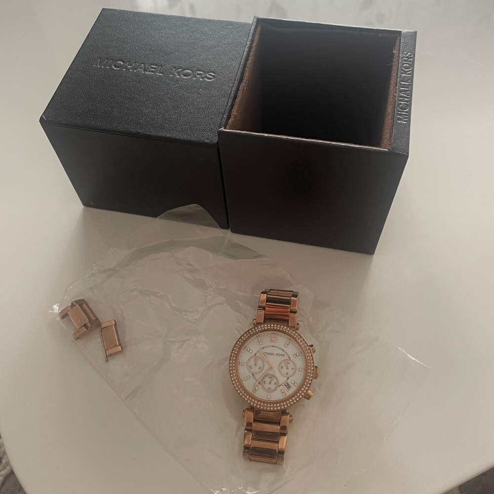 Micheal Kors Rose watch. Comes with box and adjustments